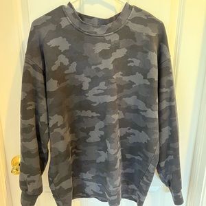 LULULEMON BLACK CAMO CREW NECK OVERSIZED